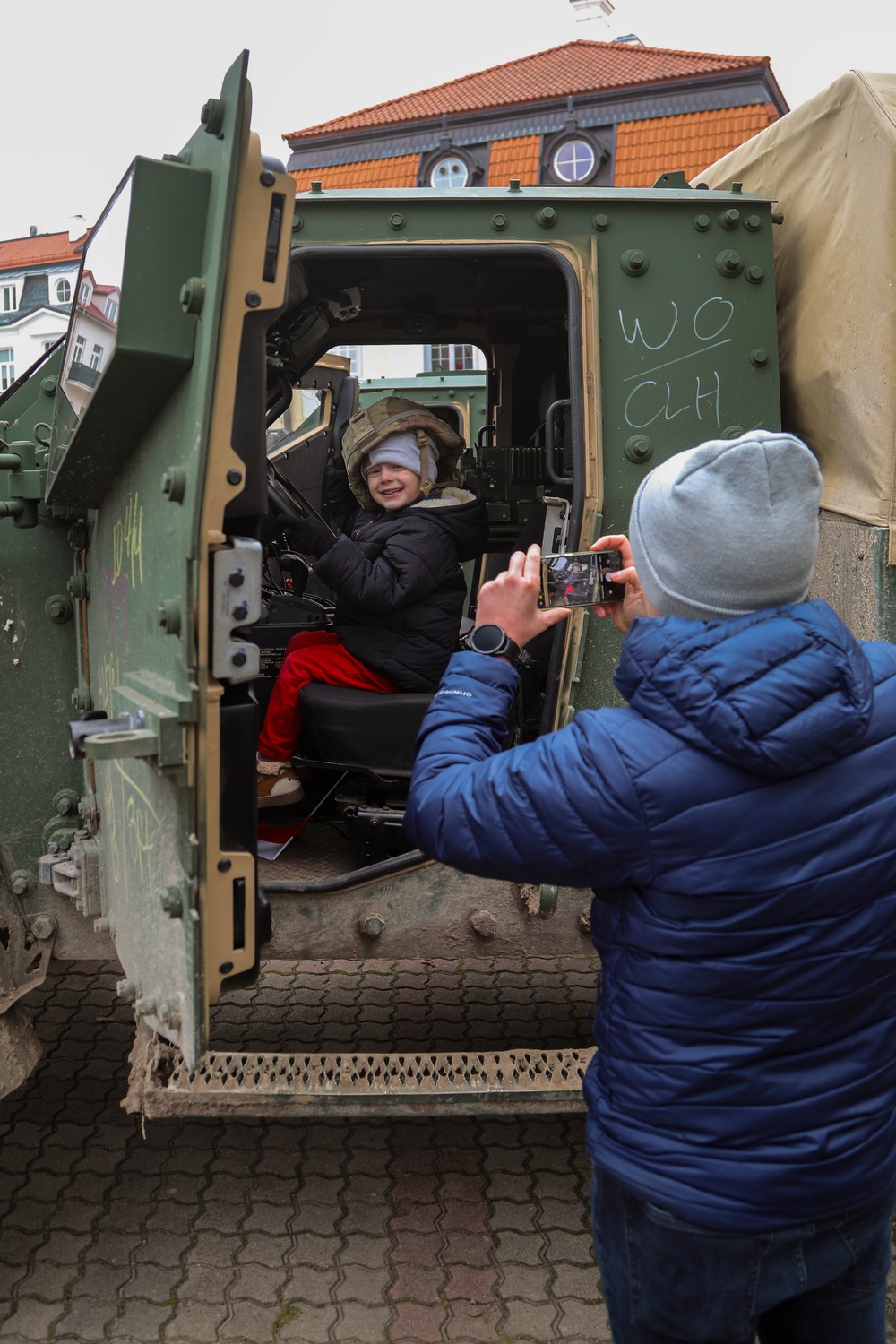 91st Brig. Eng. Bn. showcases military vehicles at a Polish Independence Day celebration