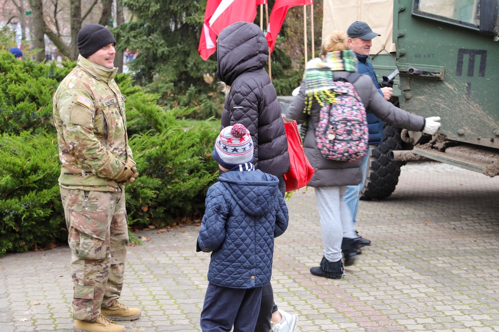 91st Brig. Eng. Bn. showcases military vehicles at a Polish Independence Day celebration