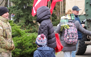 91st Brig. Eng. Bn. showcases military vehicles at a Polish Independence Day celebration