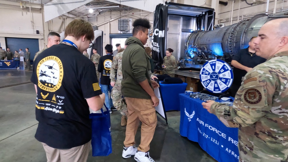 171 ARW Hosts All-Star Leadership Day for Area High School Students (4 of 16)