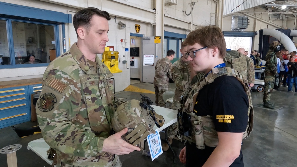 171 ARW Hosts All-Star Leadership Day for Area High School Students (9 of 16)