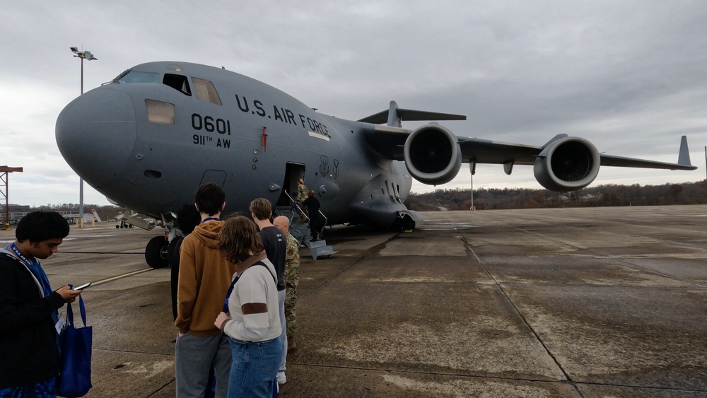 171 ARW Hosts All-Star Leadership Day for Area High School Students 13 of 16)