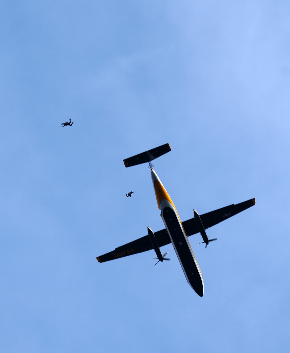 US Army Golden Knights jump into the Virginia Tech football game