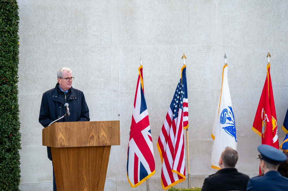 US, UK honor heroes at Veterans Day ceremony