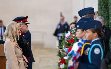 US, UK honor heroes at Veterans Day ceremony