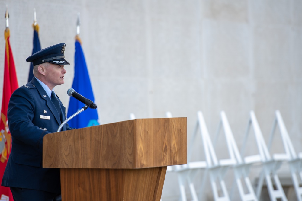 US, UK honor heroes at Veterans Day ceremony