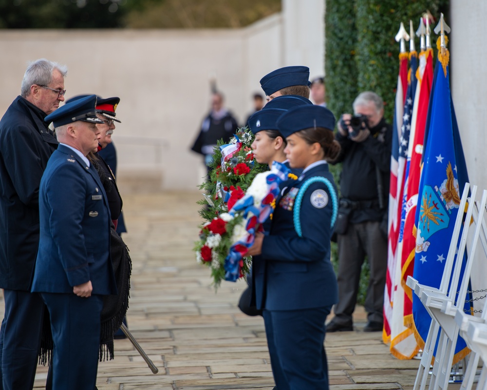 US, UK honor heroes at Veterans Day ceremony