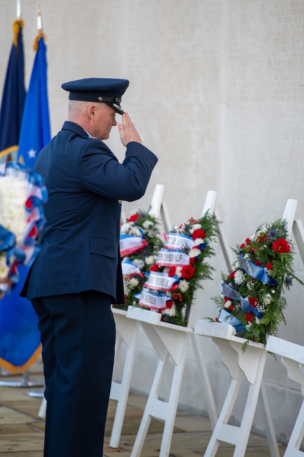 US, UK honor heroes at Veterans Day ceremony