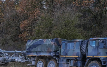 Italian Army artillery battery executes gun emplacement drills during Dynamic Front 25