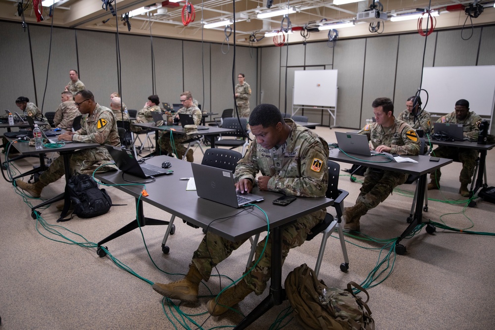 11th Signal Corps Hosts Data Leader's Course