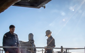 Nimitz Sailors Prepare to Handle Line