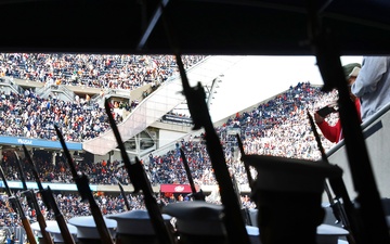 Veterans receive honor at Soldier Field during Chicago Bears ‘Salute to Service’ game