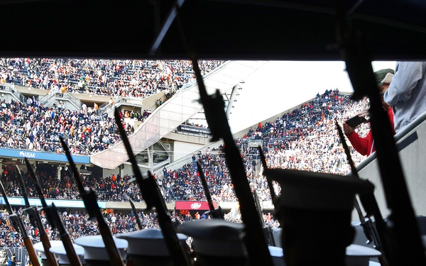 Veterans receive honor at Soldier Field during Chicago Bears ‘Salute to Service’ game
