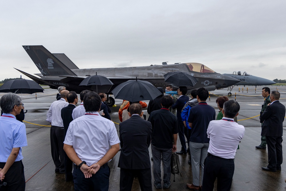 KS 25 | U.S. Marine F-35B pilot leads tour for key leaders of Japan
