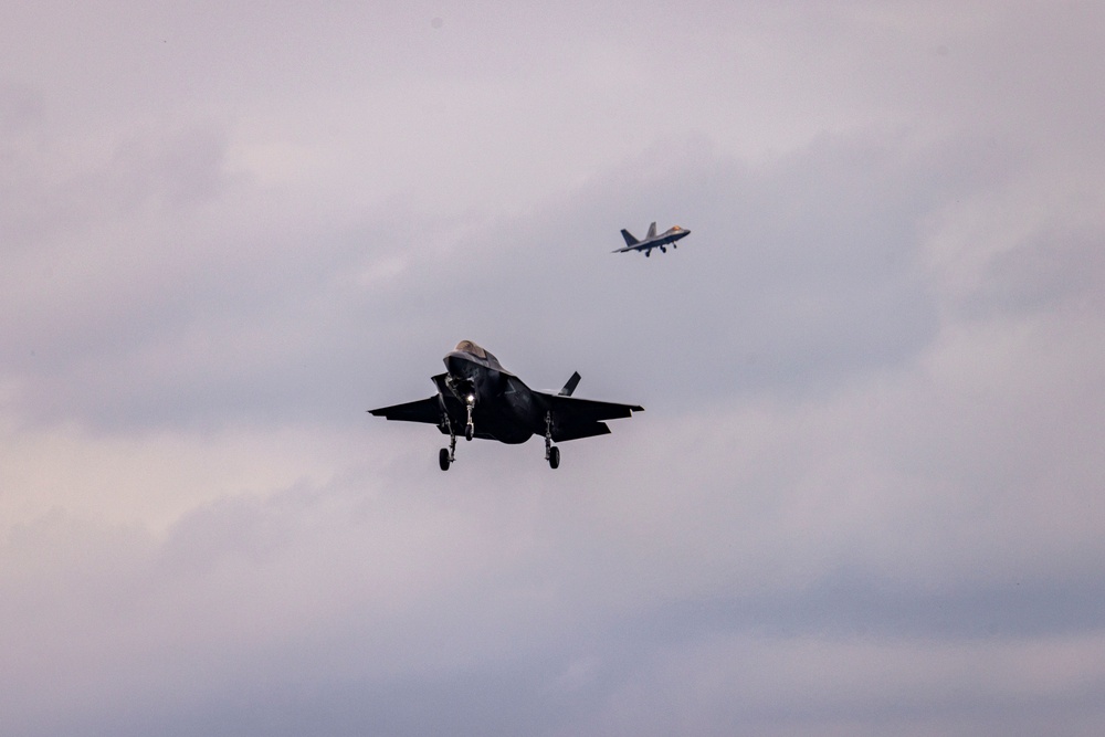 KS 25 | Japanese, U.S. 5th generation aircraft train together