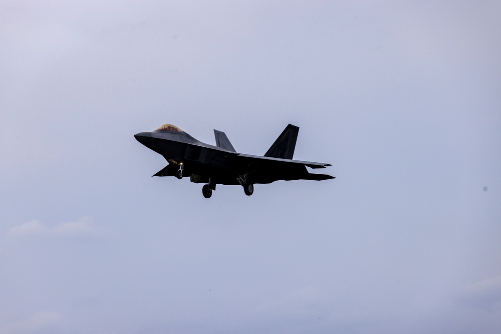 KS 25 | Japanese, U.S. 5th generation aircraft train together