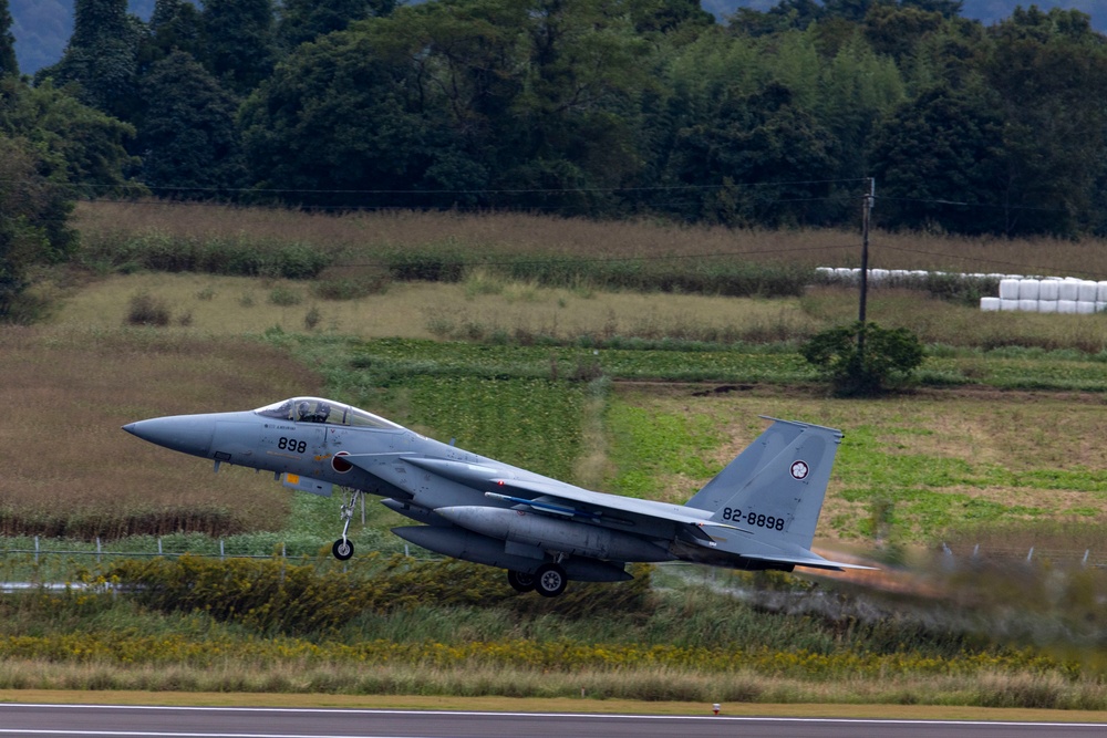 KS 25 | Japanese, U.S. 5th generation aircraft train together