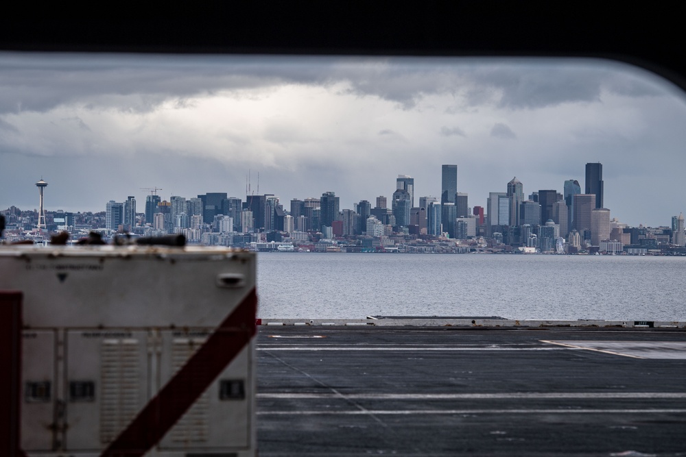 USS Ronald Reagan (CVN 76) arrives at Naval Base Kitsap Bremerton