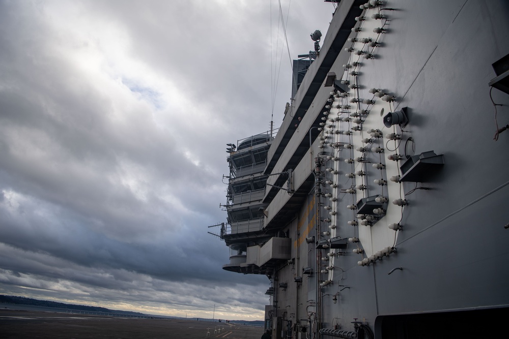 USS Ronald Reagan (CVN 76) arrives at Naval Base Kitsap Bremerton