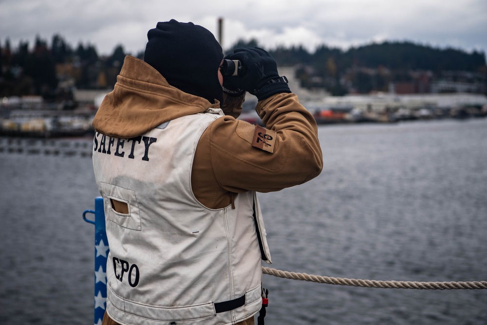 USS Ronald Reagan (CVN 76) arrives at Naval Base Kitsap Bremerton