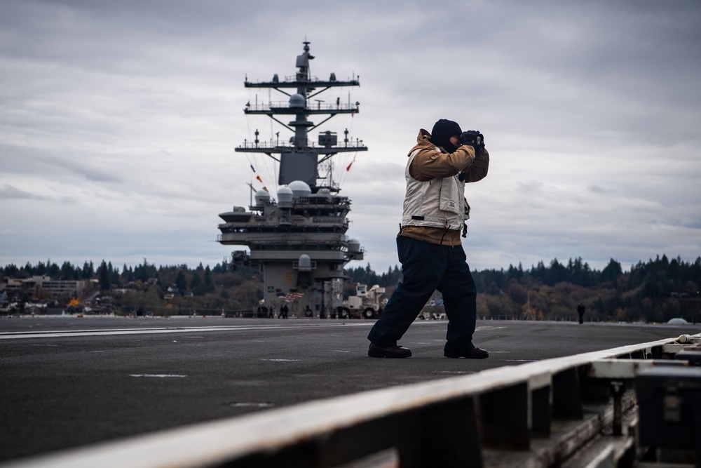 USS Ronald Reagan (CVN 76) arrives at Naval Base Kitsap Bremerton