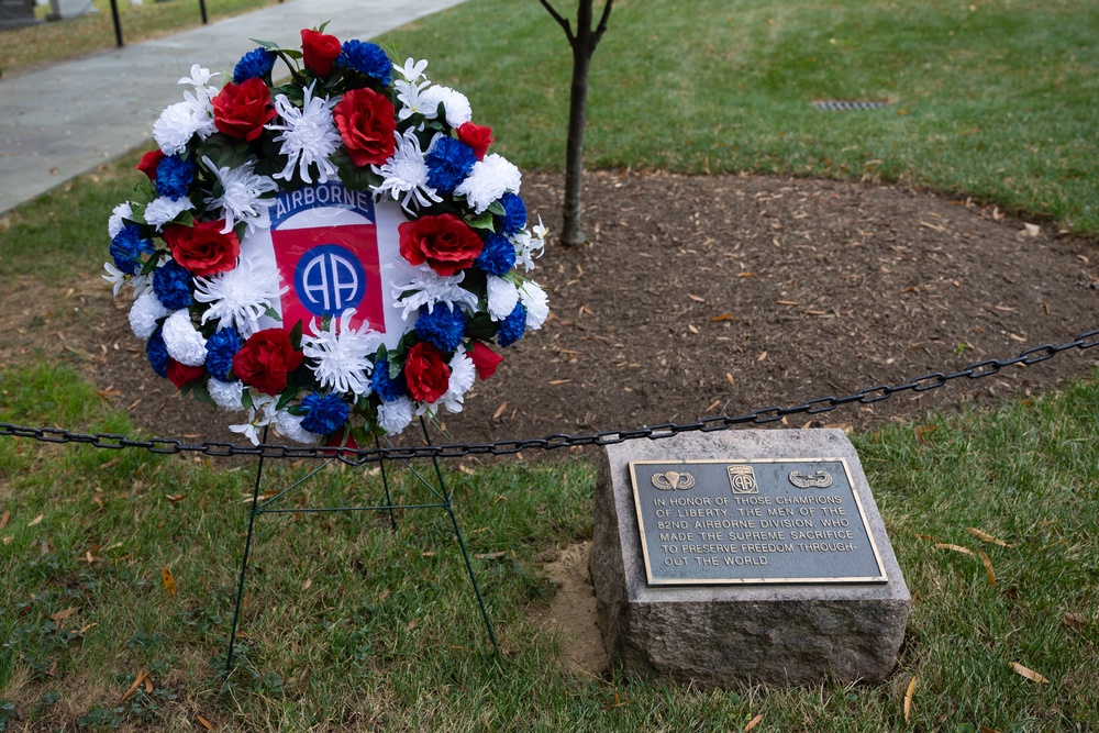 82nd Airborne Division honored in Arlington National by veterans association