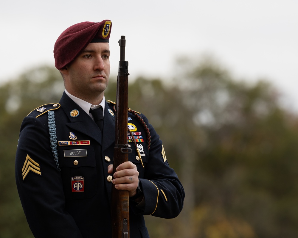 82nd Airborne Division honored in Arlington National by veterans association