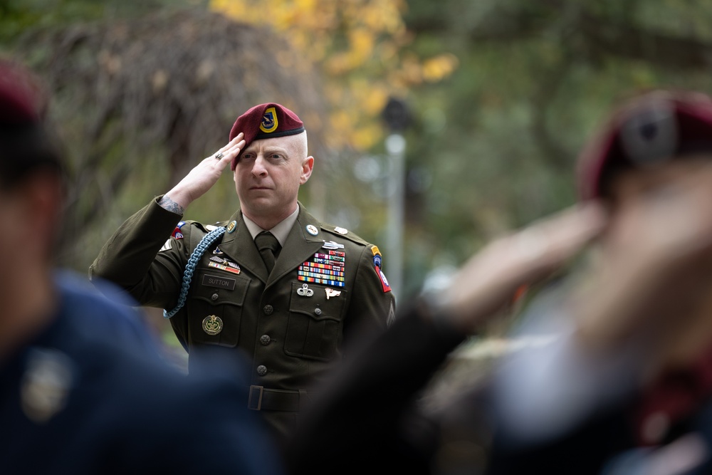 82nd Airborne Division honored in Arlington National by veterans association