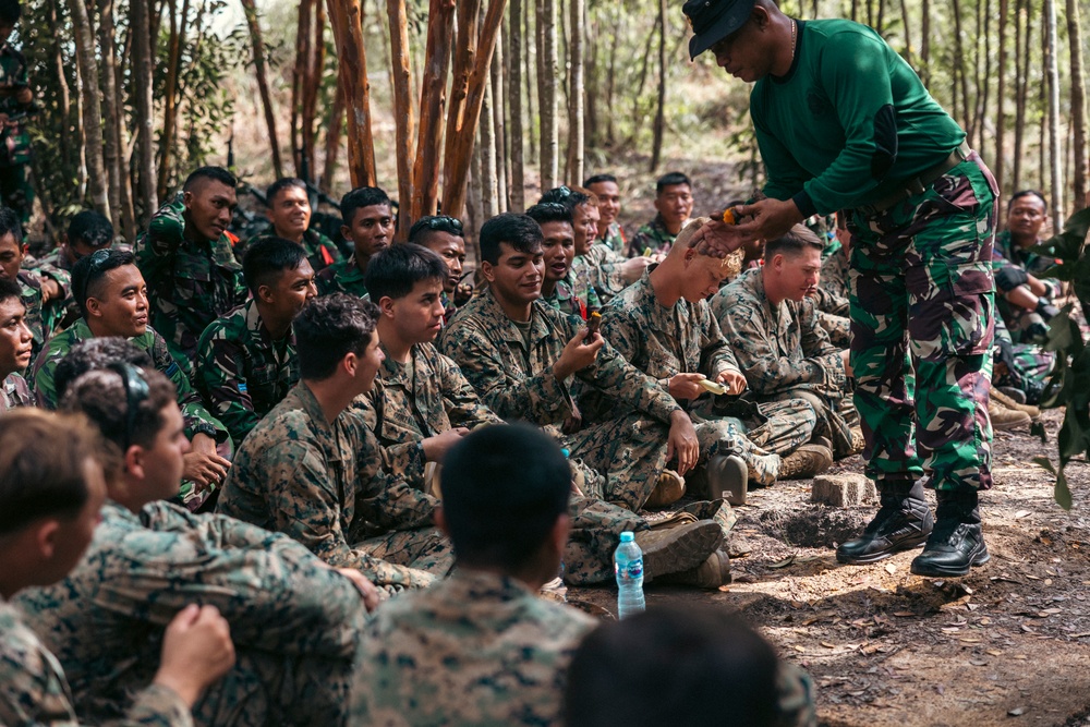 Keris MAREX 24: Jungle Survival Training