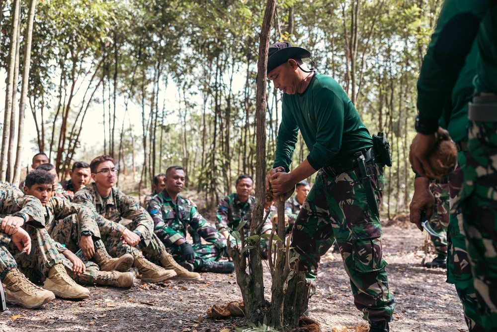 Keris MAREX 24: Jungle Survival Training