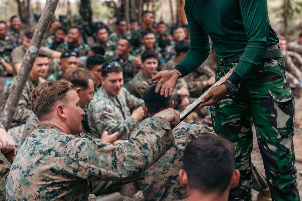 Keris MAREX 24: Jungle Survival Training