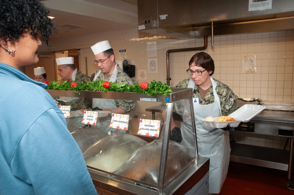 Naval Medical Center Portsmouth (NMCP) Galley Celebrates Turkey Day