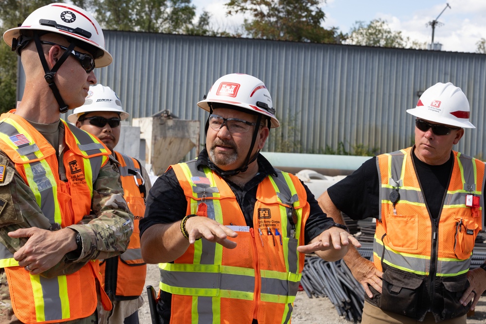 Kansas City District Commanding Officer visits KC Levees megaproject