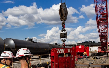 Kansas City District Commanding Officer visits KC Levees megaproject