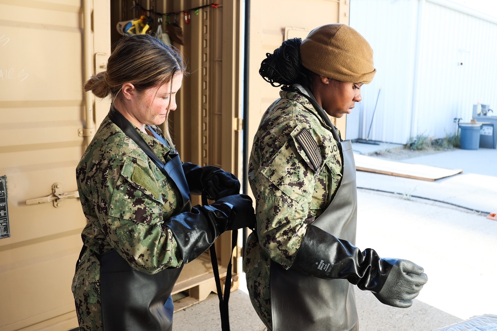 NMCB 4 Seabees Feed Seabees