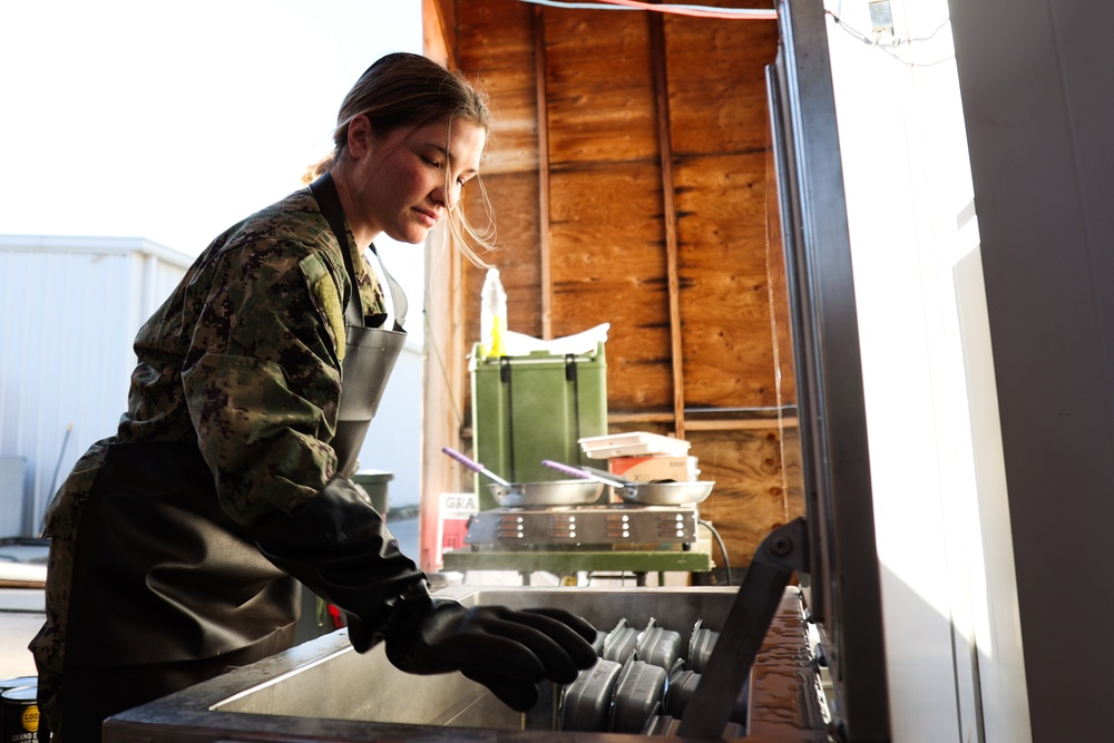 NMCB 4 Seabees Feed Seabees