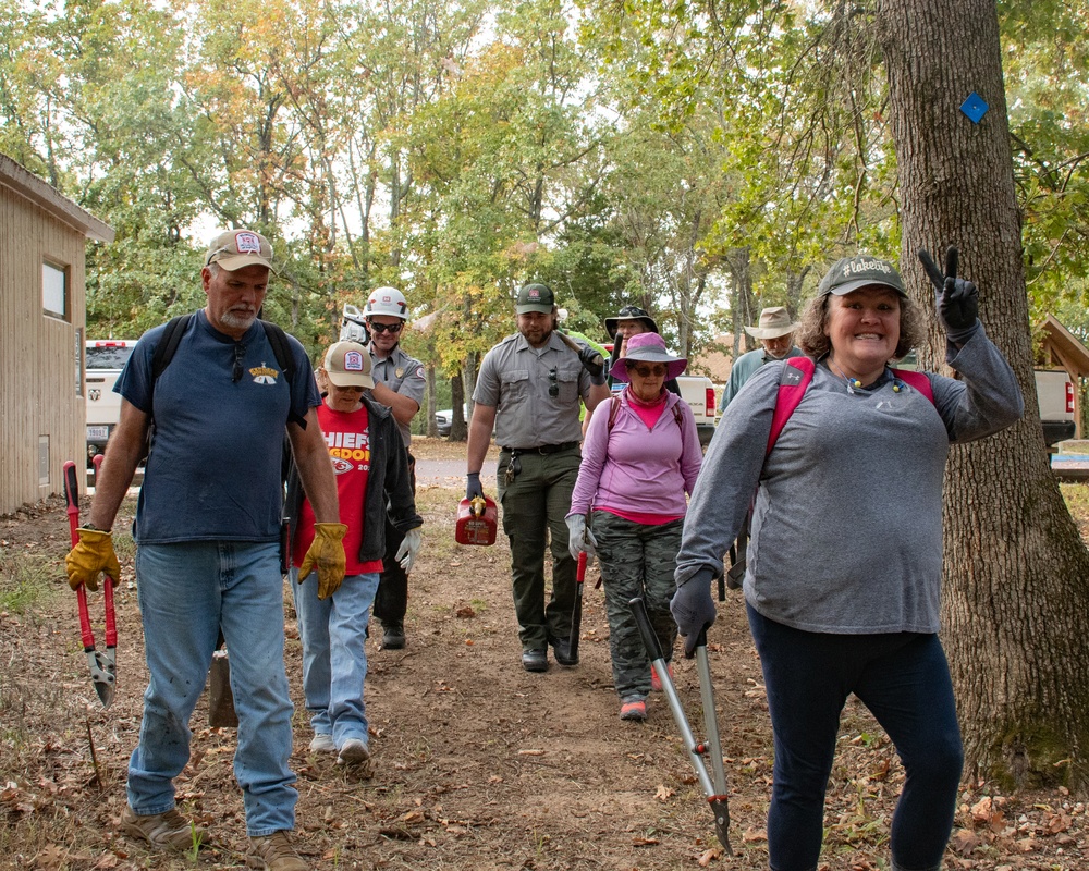 Volunteers and rangers participate in National Public Lands Day cleanup