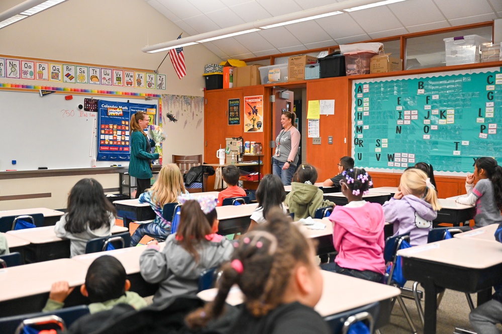 ESGR presents Patriot Award at Jefferson Elementary School in Omaha