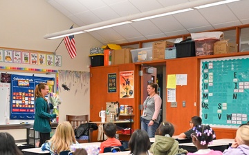 ESGR presents Patriot Award at Jefferson Elementary School in Omaha