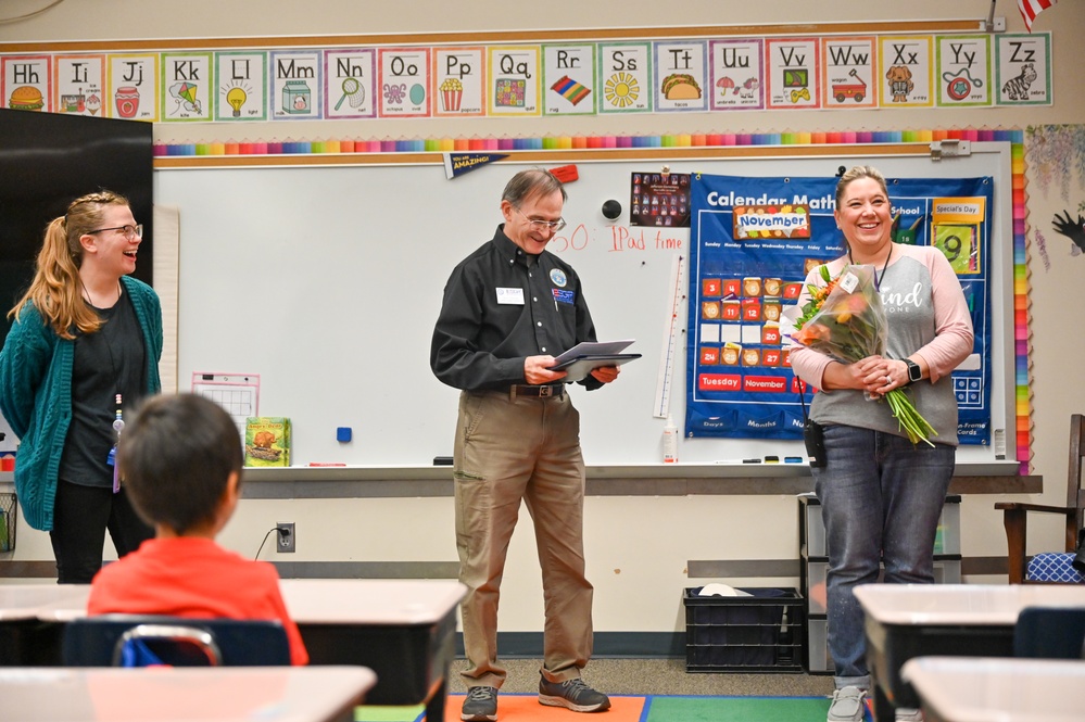 ESGR presents Patriot Award at Jefferson Elementary School in Omaha