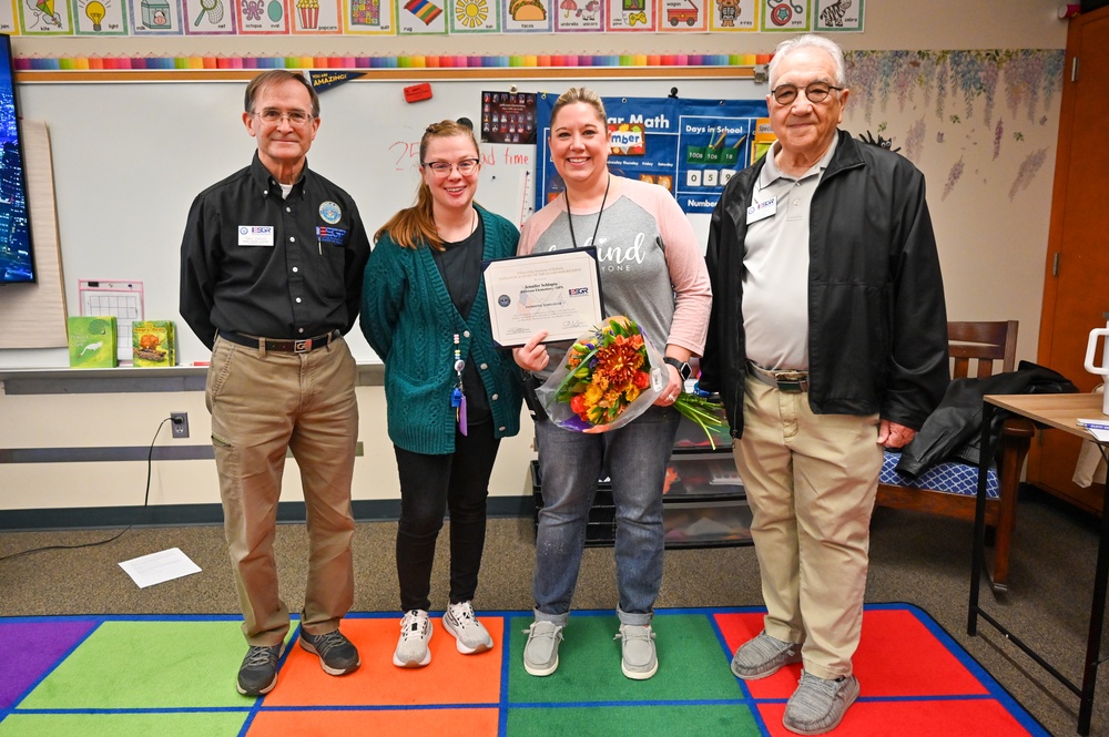 ESGR presents Patriot Award at Jefferson Elementary School in Omaha