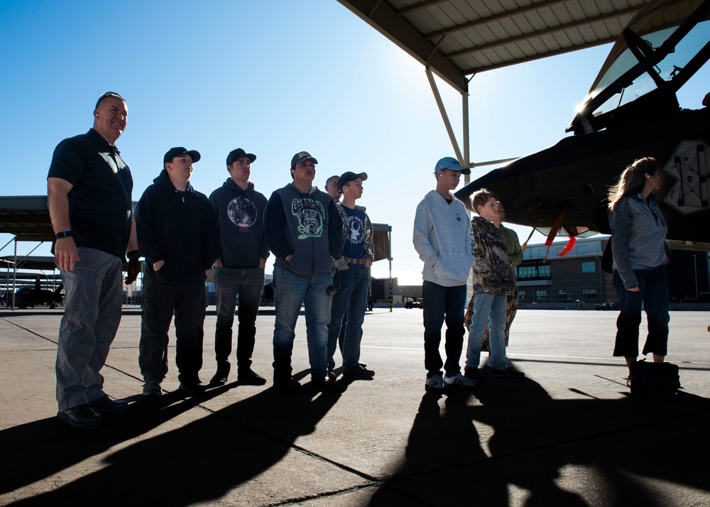 Retired Maj. Gen. Leonard, homeschoolers visit Luke AFB