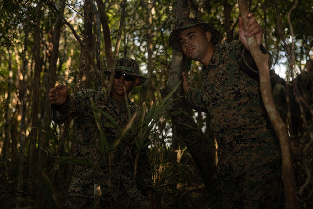 3rd Maintenance Battalion conducts Land Navigation Training for Battalion Field Ex