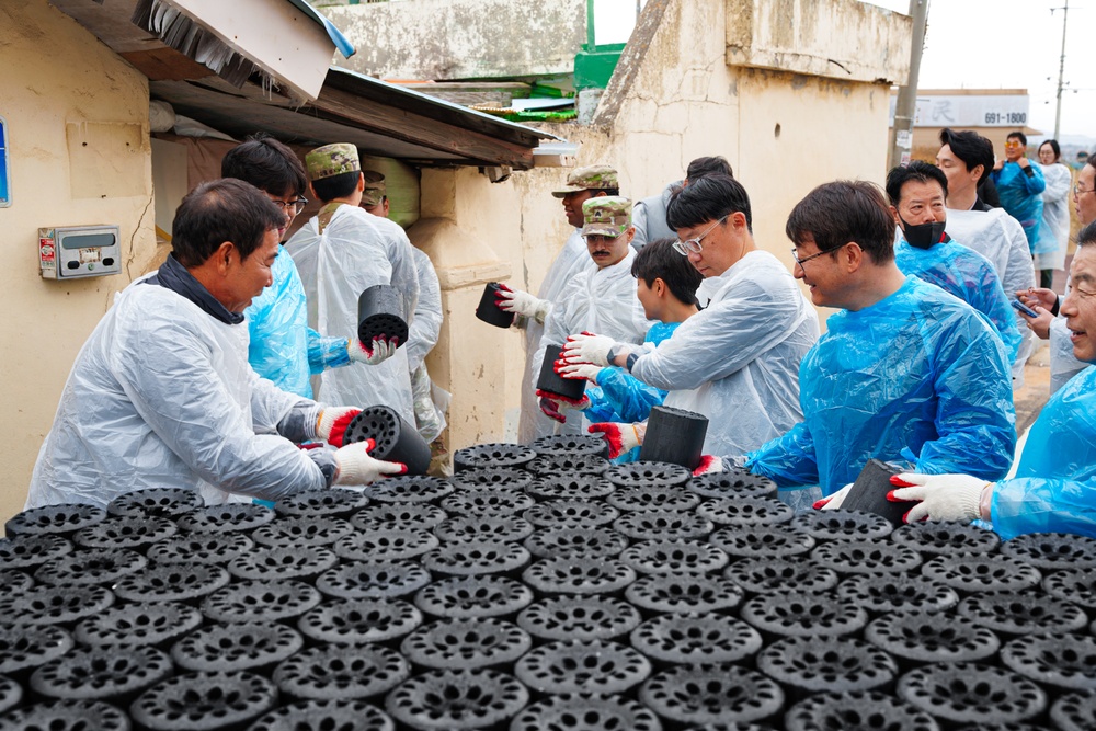 Soldiers Volunteering in Local Community