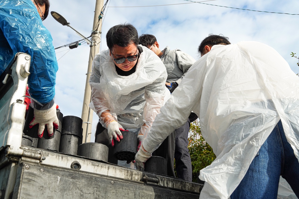 Soldiers Volunteering in Local Community