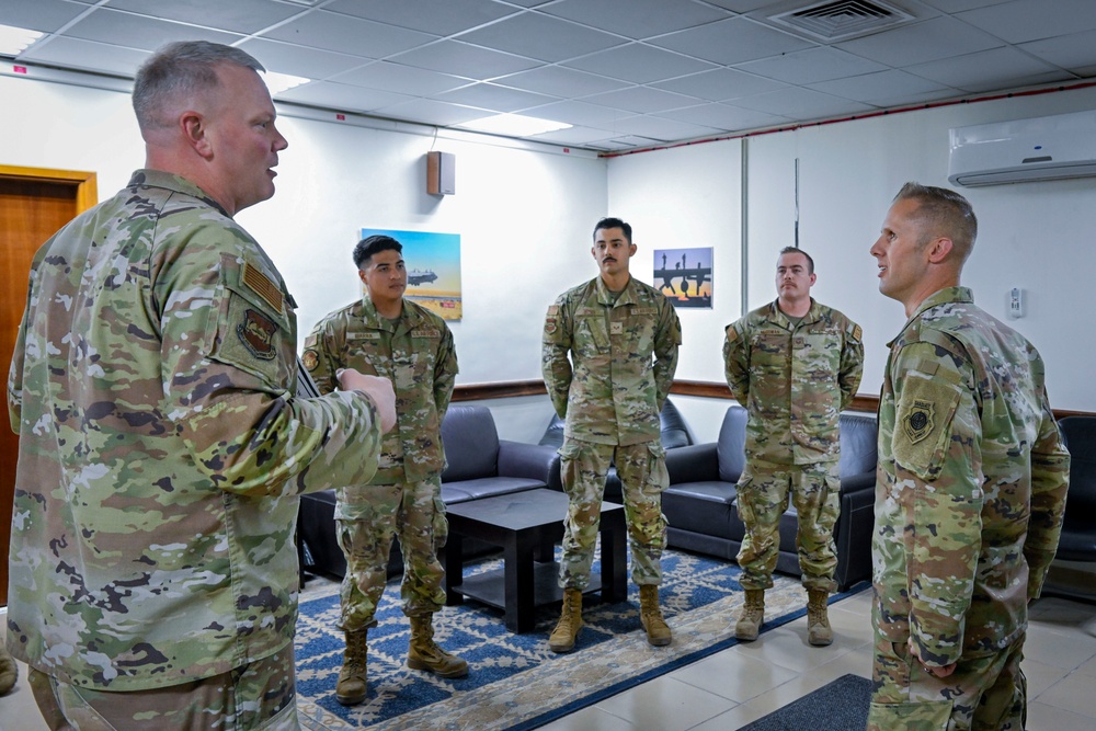 AFCENT command chief visits with 386 AEW Airmen