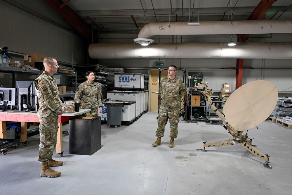 AFCENT command chief visits with 386 AEW Airmen