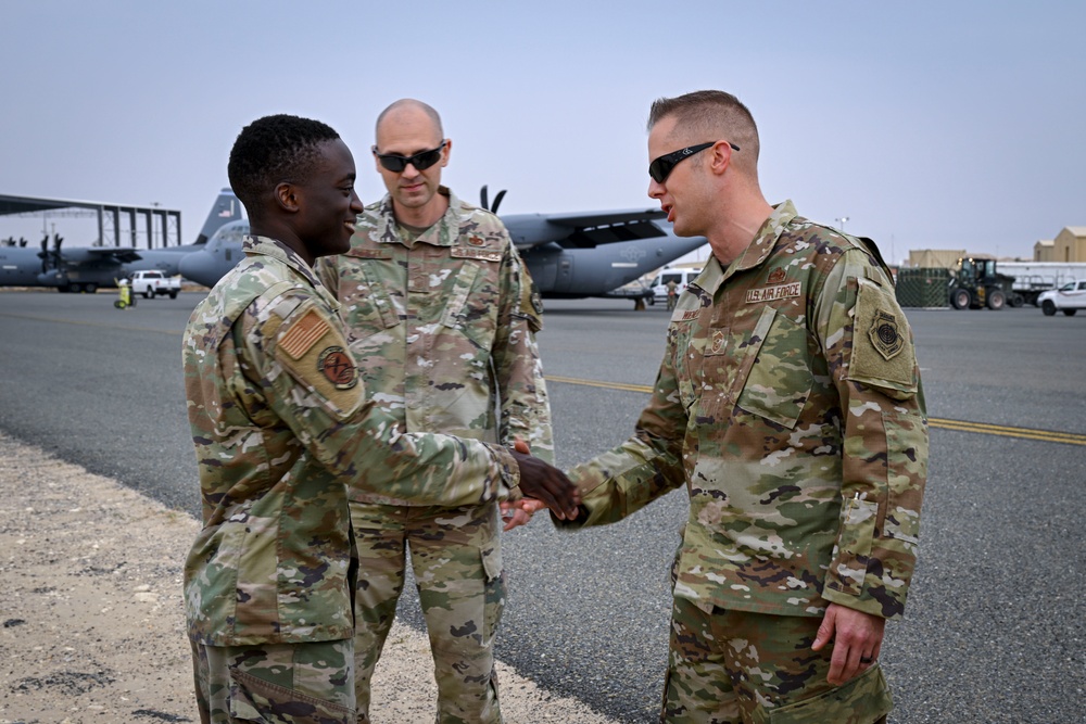 AFCENT command chief visits with 386 AEW Airmen