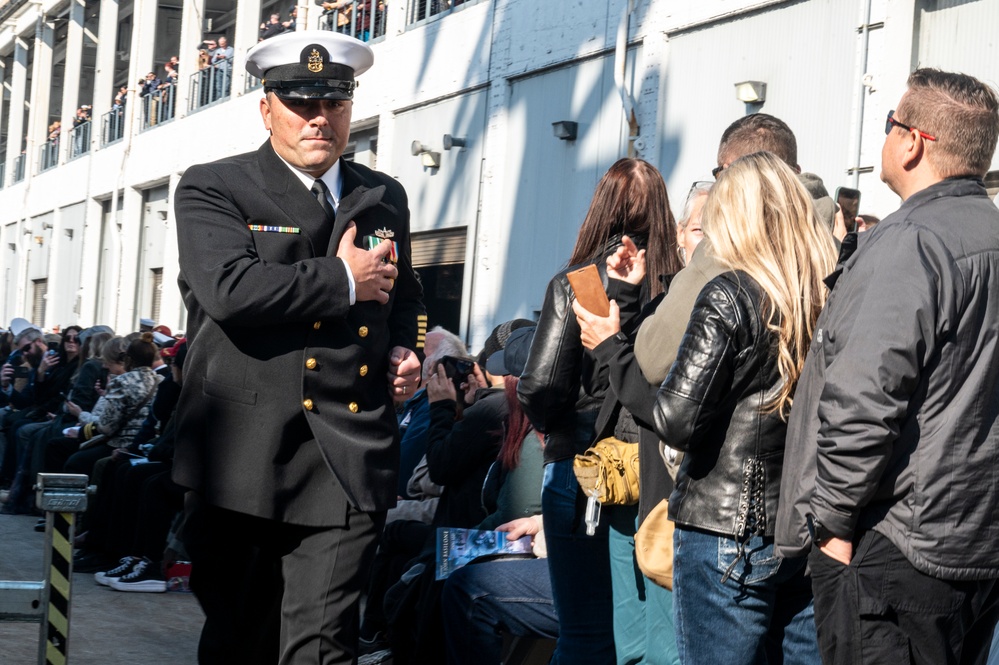 USS John Basilone (DDG 122) is commissioned in New York City