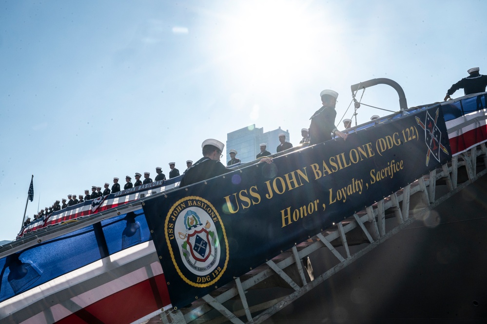 USS John Basilone (DDG 122) is commissioned in New York City